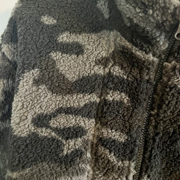 Koolaburra by UGG Women Faux-Fur Sherpa Camo Fleece Jacket XS Olive Fuzzy Cozy - Picture 2 of 12